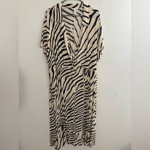 H&M Black and Cream Patterned Dress